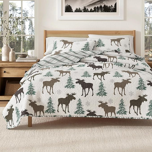 Great Bay Home Lodge Bedspread King Size Quilt with 2 Shams. Cabin 3-Piece Reversible All Season Quilt Set. Rustic Quilt Coverlet Bed Set. Wilderness Collection (Moose - Chocolate)