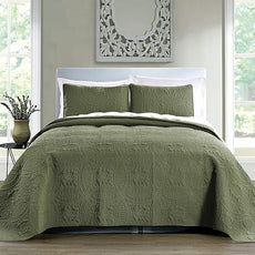 Pure Bedding Quilt Set Full/Queen Size Olive Green - Oversized Bedspread - Soft Microfiber Lightweight Coverlet for All Season - 3 Piece Includes 1 Quilt and 2 Shams, Geometric Pattern