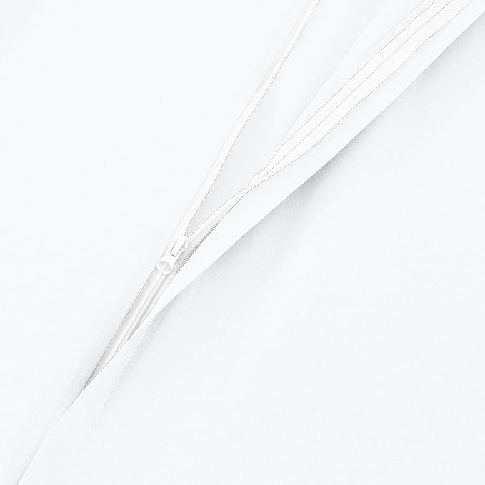 Amazon Basics Lightweight Microfiber 3 Piece Duvet Cover Set with Zipper Closure, King, Bright White, Solid