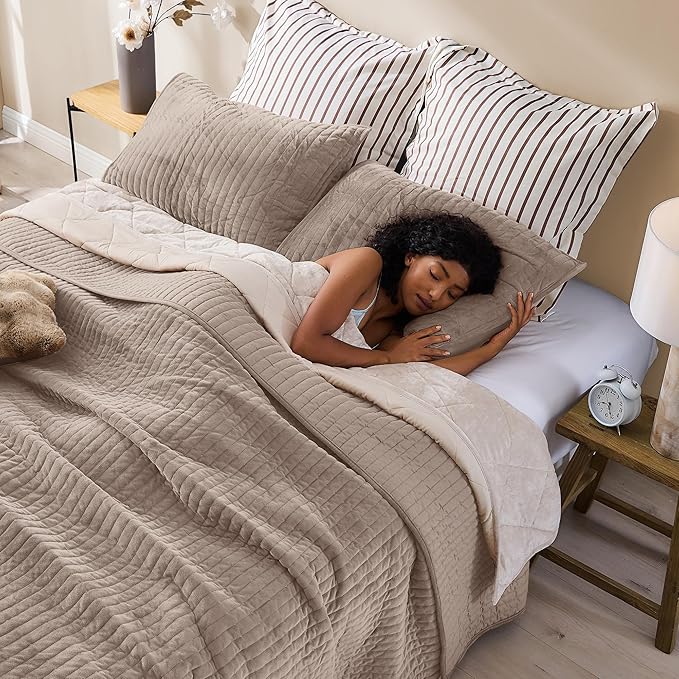 Wonderful Luxury Velvet Quilt - Striped Channel Stitch Apricot Beige Quilt Queen, Soft Velvet Lightweight Comforter, Pet-Friendly, Tear-resistant, Bedspread Coverlet Bedding Set for All Season,94"x94"
