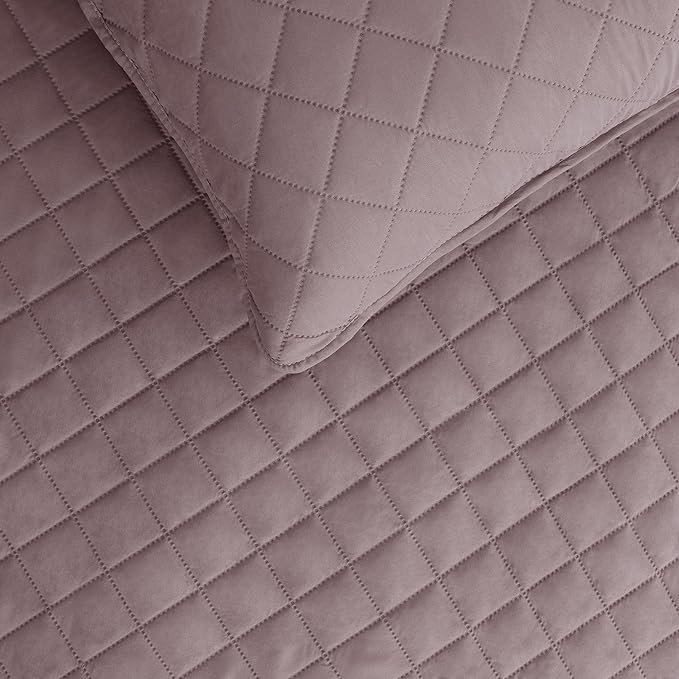 Easy-Going King Size Reversible Quilt Set with 1 Quilt and 2 Pillow Shams, Soft Bed Quilt Cover, Water Resistant Lightweight Microfiber Bedspread, Stain Resistant, Pink/Beige