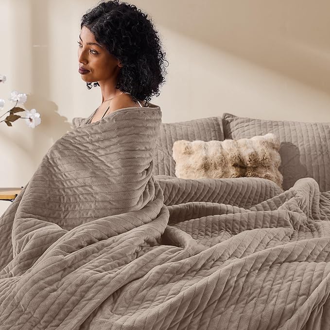 Wonderful Luxury Velvet Quilt - Striped Channel Stitch Apricot Beige Quilt King, Soft Velvet Lightweight Comforter, Pet-Friendly, Tear-resistant, Bedspread Coverlet Bedding Set for All Season,106"x94"