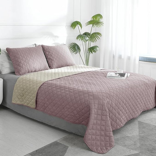 Easy-Going King Size Reversible Quilt Set with 1 Quilt and 2 Pillow Shams, Soft Bed Quilt Cover, Water Resistant Lightweight Microfiber Bedspread, Stain Resistant, Pink/Beige