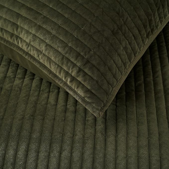 Wonderful Luxury Velvet Quilt - Striped Channel Stitch Dark Green Quilt Queen, Soft Velvet Lightweight Comforter, Pet-Friendly Bedspread Quilted Coverlet Bedding Set for All Season,94"x94"