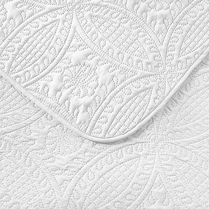 Pure Bedding Quilt Set Full/Queen Size White - Oversized Bedspread - Soft Microfiber Lightweight Coverlet for All Season - 3 Piece Includes 1 Quilt and 2 Shams, Geometric Pattern