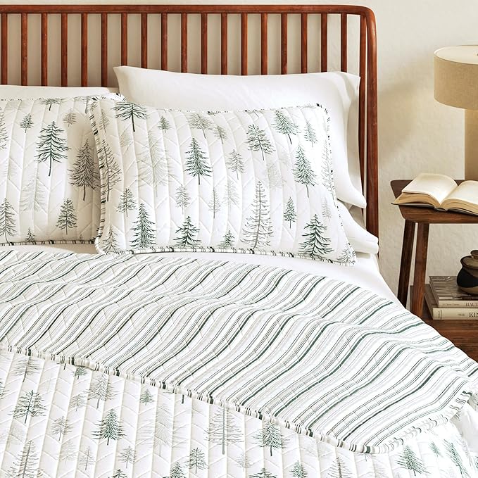 Great Bay Home Rustic Cabin Twin Size Quilt Set with Shams - All-Season, Lightweight, Reversible Bedspread - Lodge-Themed Summer Bedding Sets (Twin/Twin XL, Truckee - Grey)