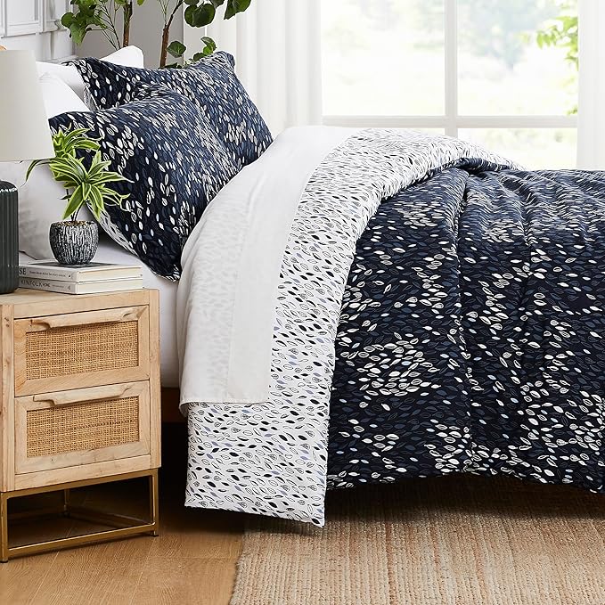 Southshore Fine Living, Inc. King Size Duvet Cover Set, Reversible, Premium Quality Microfiber King Bedding Set, Easy Care - 1 King/California King Duvet Cover, 2 Shams - Botanical Leaves Blue