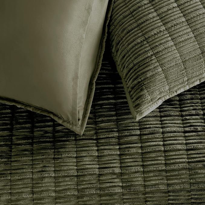 Wonderful Luxury Velvet Quilt - Striped Channel Stitch Dark Green Quilt Queen, Soft Corduroy Lightweight Comforter, Pet-Friendly, Tear-Resistant, Bedspread Coverlet Bedding Set for All Season,94"x94"