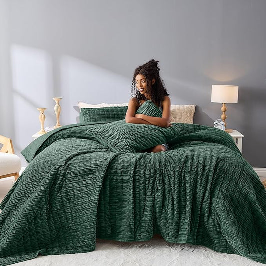 Wonderful Luxury Velvet Quilt - Striped Channel Stitch Forest Green Quilt King, Soft Corduroy Lightweight Comforter, Pet-Friendly, Tear-Resistant, Bedspread Coverlet Bedding for All Season,106"x94"