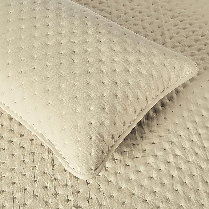 Amazon Basics Brushed Microfiber Quilt Set, Extra Soft with Natural Texture, 2-Piece,Twin/Twin XL, Beige