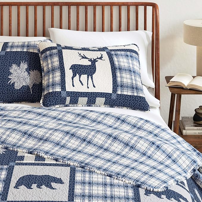 Great Bay Home Lodge Bedspread King Size Quilt with 2 Shams. Cabin 3-Piece Reversible All Season Quilt Set. Rustic Quilt Coverlet Bed Set. Stonehurst Collection. (Navy/Grey)