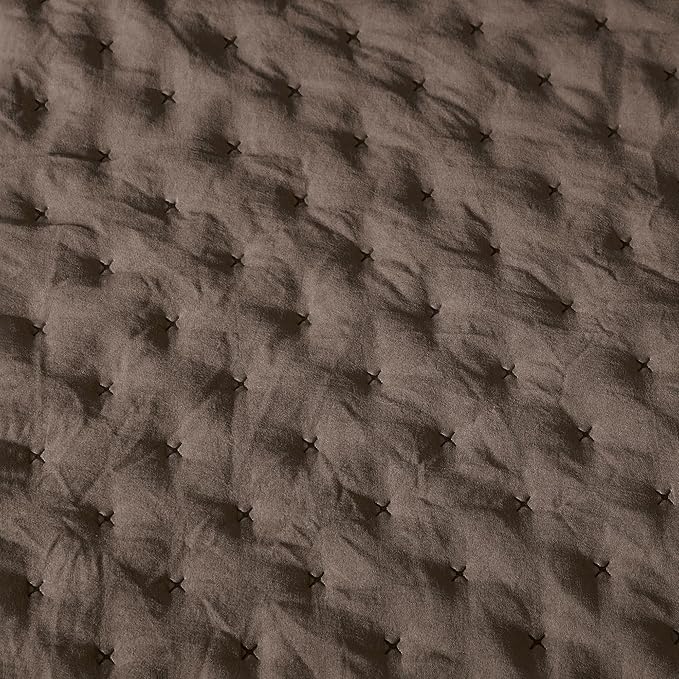 Amazon Basics Brushed Microfiber Quilt Set, Extra Soft with Natural Texture, 3-Piece,Queen/Full, Brown