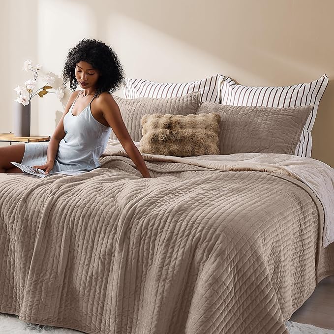 Wonderful Luxury Velvet Quilt - Striped Channel Stitch Apricot Beige Quilt Queen, Soft Velvet Lightweight Comforter, Pet-Friendly, Tear-resistant, Bedspread Coverlet Bedding Set for All Season,94"x94"