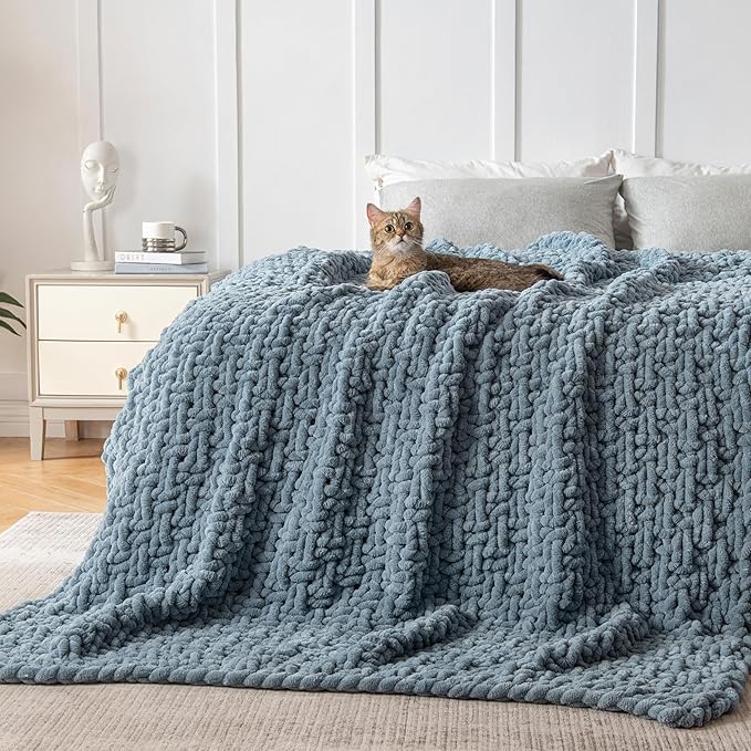 Maetoow Handmade 7 lb Soft Knitted Weighted Blanket, 40 x 60 Inch Breathable Chunky Knit Gravity Blanket Throw, Home Decor for Sofa Couch Bed, Airy Blue