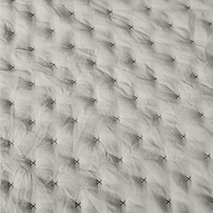 Amazon Basics Brushed Microfiber Quilt Set, Extra Soft with Natural Texture, 3-Piece,Queen/Full, Grey