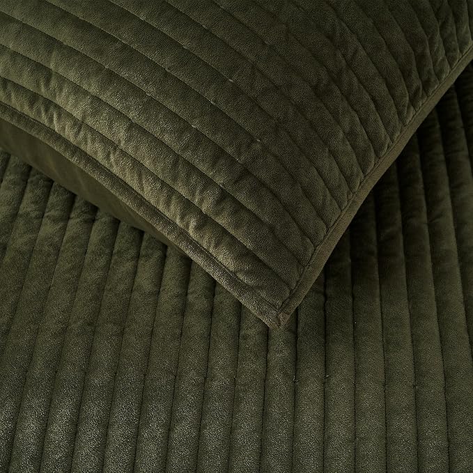 Wonderful Luxury Velvet Quilt - Striped Channel Stitch Dark Green Quilt King, Soft Velvet Lightweight Comforter, Pet-Friendly, Tear-Resistant, Bedspread Coverlet Bedding Set for All Season,106"x94"