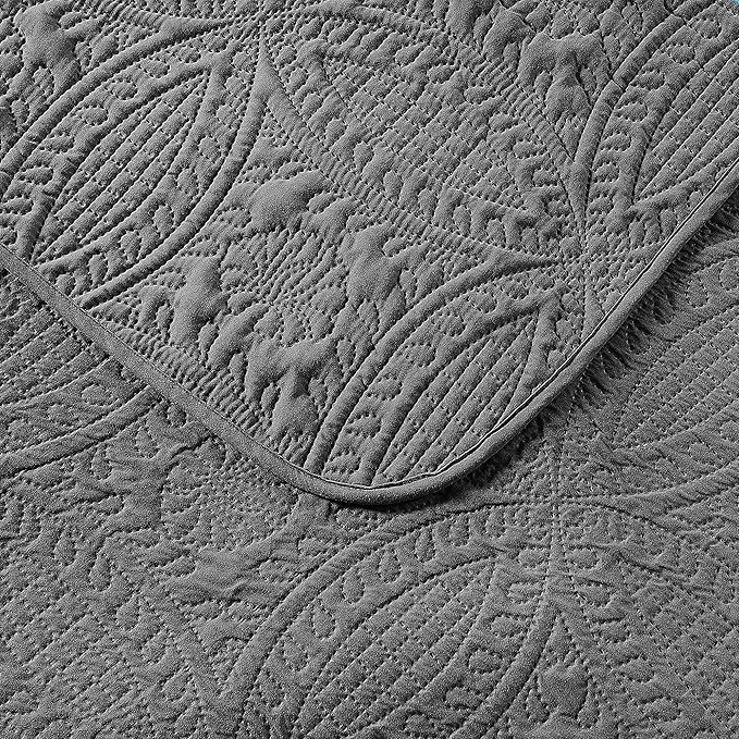 Pure Bedding Quilt Set Full/Queen Size Dark Grey - Oversized Bedspread - Soft Microfiber Lightweight Coverlet for All Season - 3 Piece Includes 1 Quilt and 2 Shams, Geometric Pattern