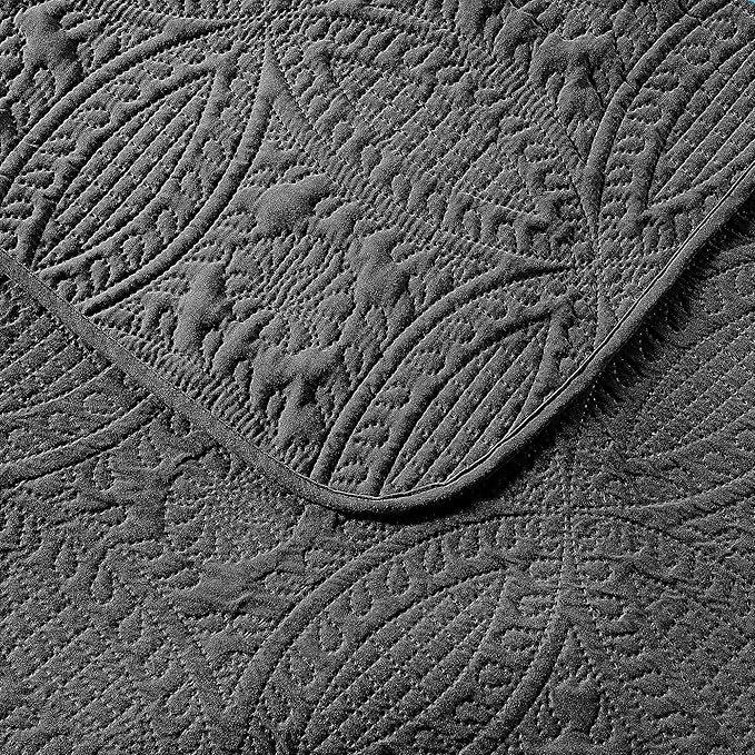 Pure Bedding Quilt Set King/Cal King/California King Size Black - Oversized Bedspread - Soft Microfiber Lightweight Coverlet for All Season - 3 Piece Includes 1 Quilt and 2 Shams, Geometric Pattern